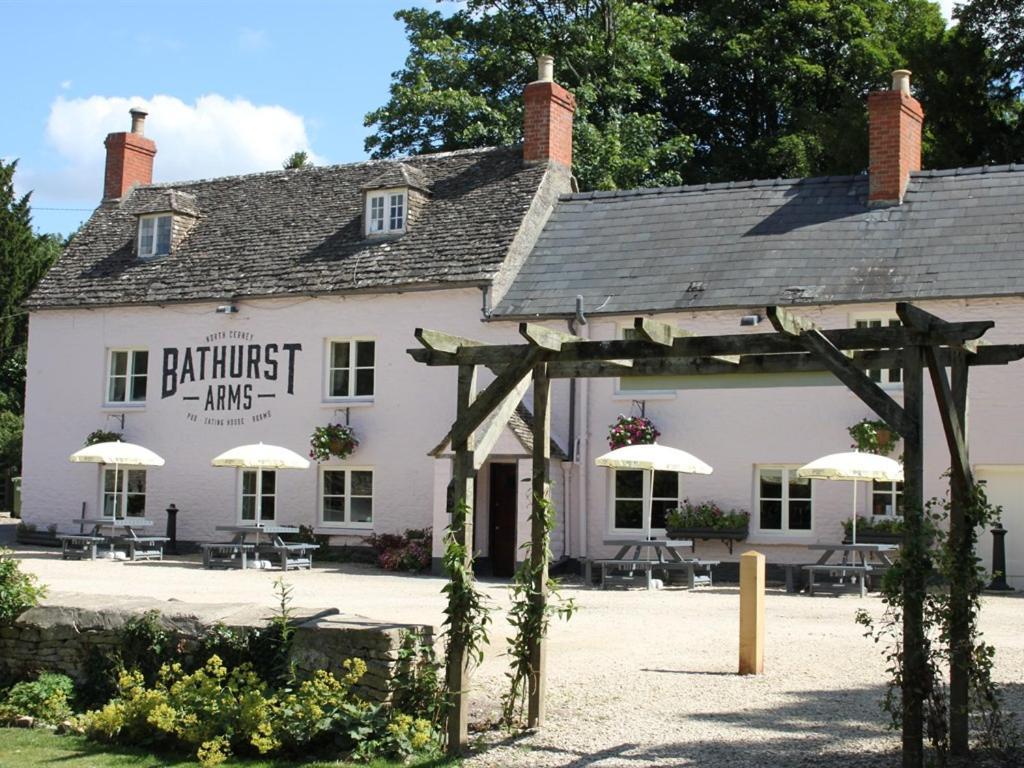 The Bathurst Arms 시런세스터 외부 사진